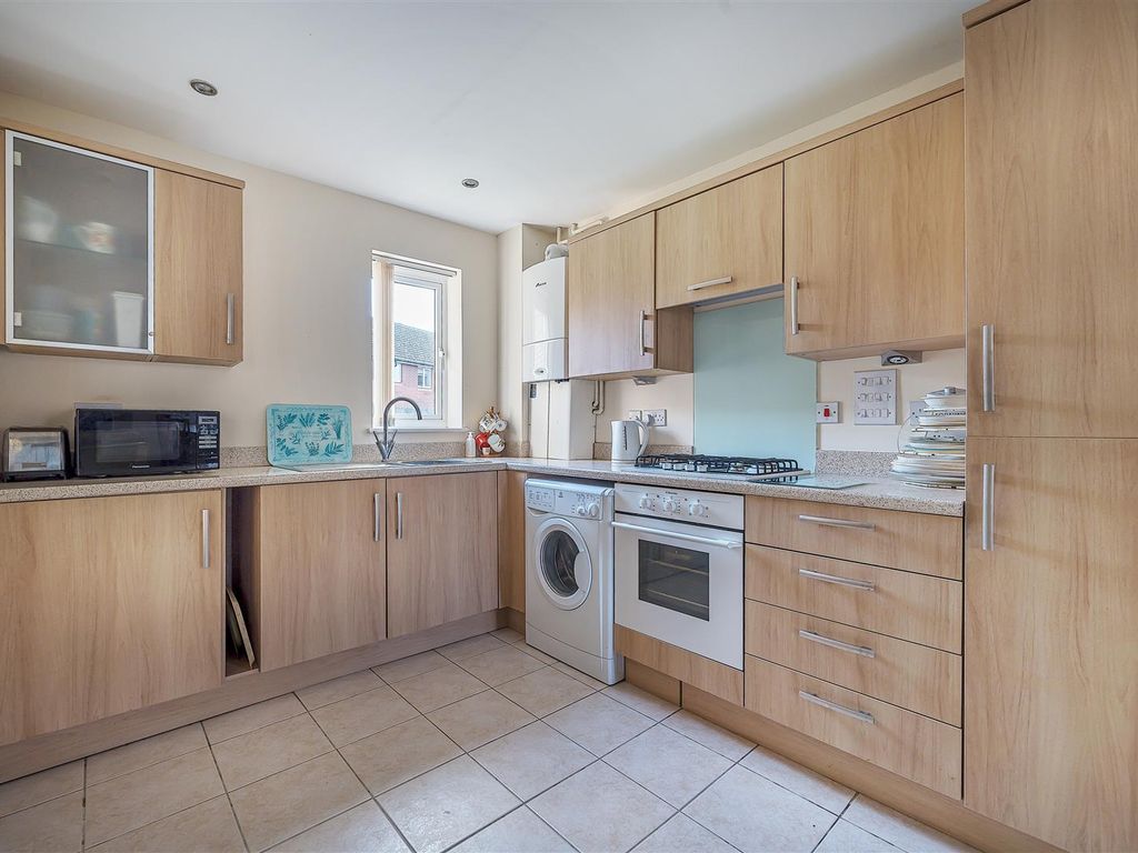 2 bed flat for sale in Furfield Chase, Boughton Monchelsea, Maidstone ME17, £210,000