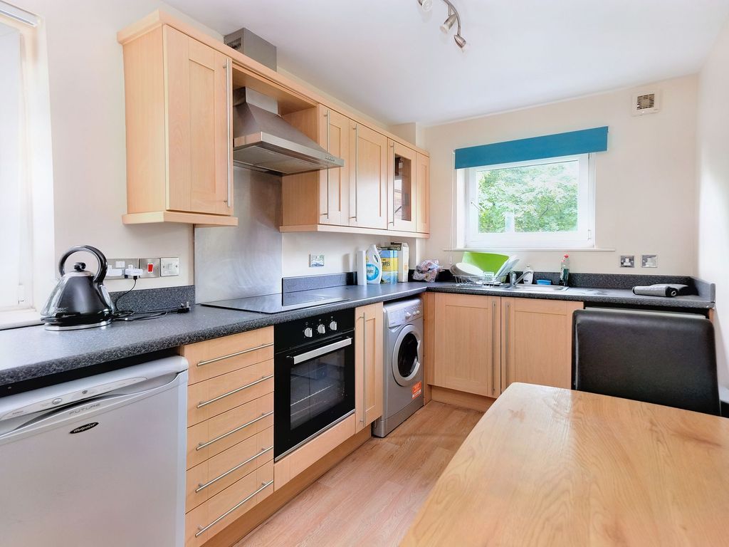 2 bed flat for sale in Eccles Fold, Eccles M30, £120,000