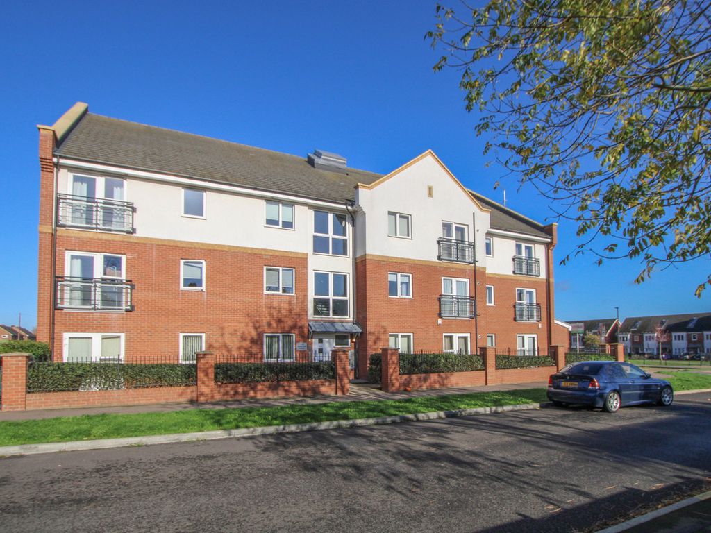 1 bed flat for sale in Powell Road, Basildon SS15, £190,000