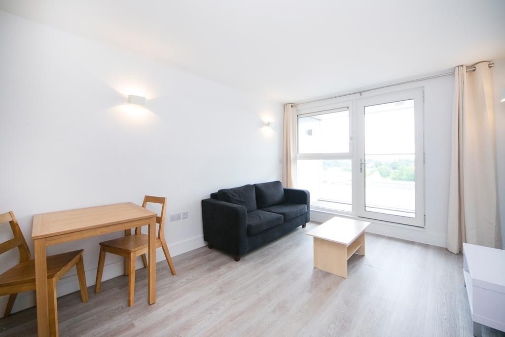 1 bed flat for sale in Station Road, Edgware HA8, £315,000