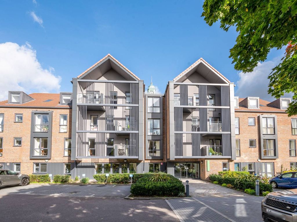 1 bed flat for sale in The Clockhouse, Guildford GU1, £120,000