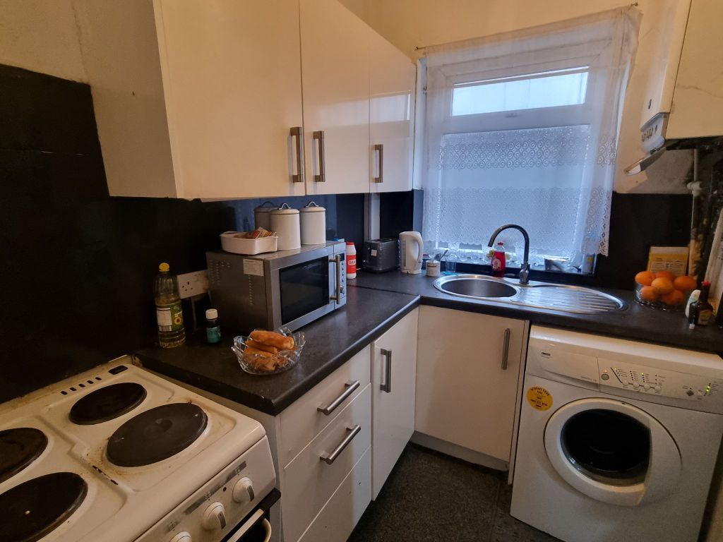 3 bed terraced house for sale in Kensington Street, Bradford BD8, £85,000