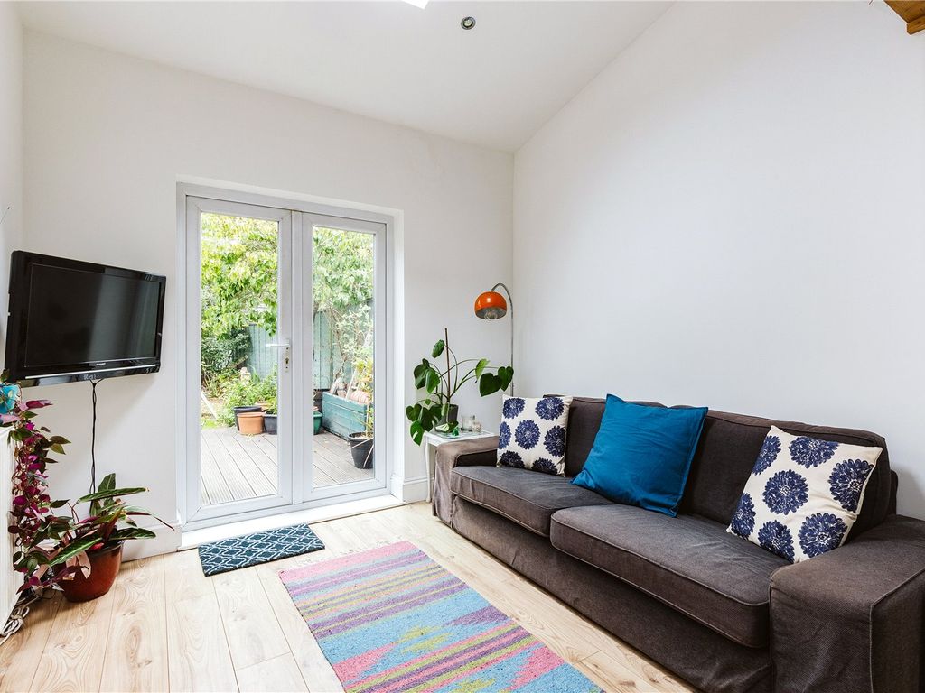 2 bed flat for sale in Dovercourt Road, Horfield, Bristol BS7, £270,000