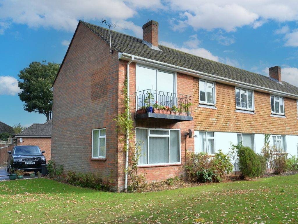 2 bed flat for sale in Bouverie Close, Barton On Sea, New Milton BH25, £185,000