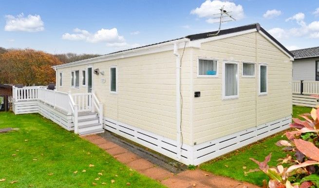 3 bed mobile/park home for sale in Dane Park, Shorefield Park, Downton, Lymington SO41, £145,000