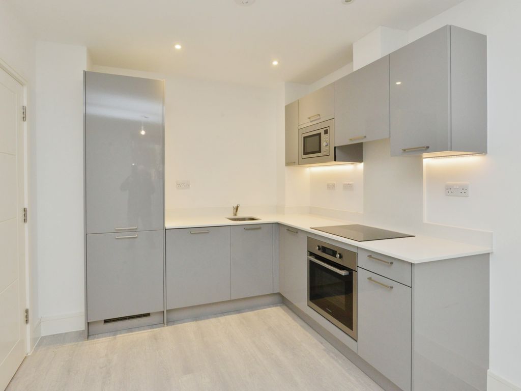 1 bed flat for sale in Avebury Boulevard, Milton Keynes MK9, £185,000