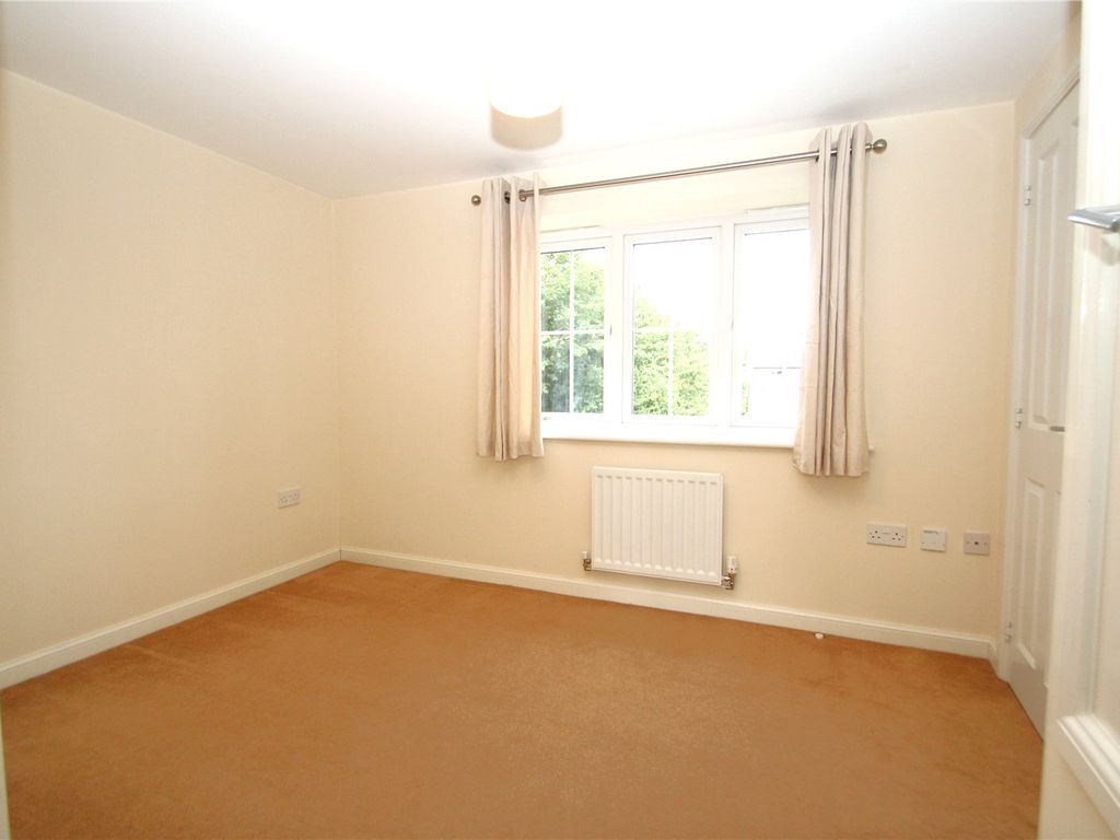 2 bed semi-detached house for sale in Silk Close, Buckingham MK18, £274,000