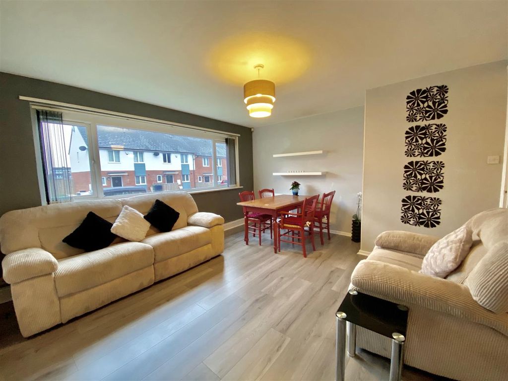 2 bed flat for sale in Meadow Lane, Dunston, Gateshead NE11, £75,000