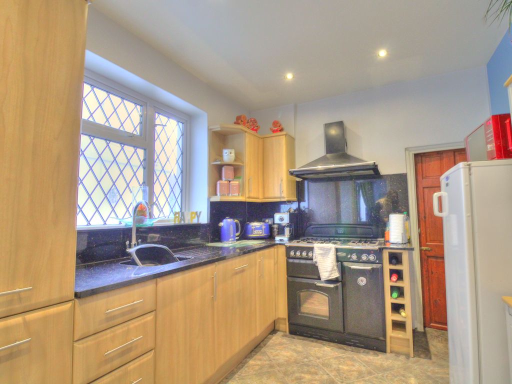 5 bed end terrace house for sale in Glyn Street, Ynysybwl, Pontypridd CF37, £160,000