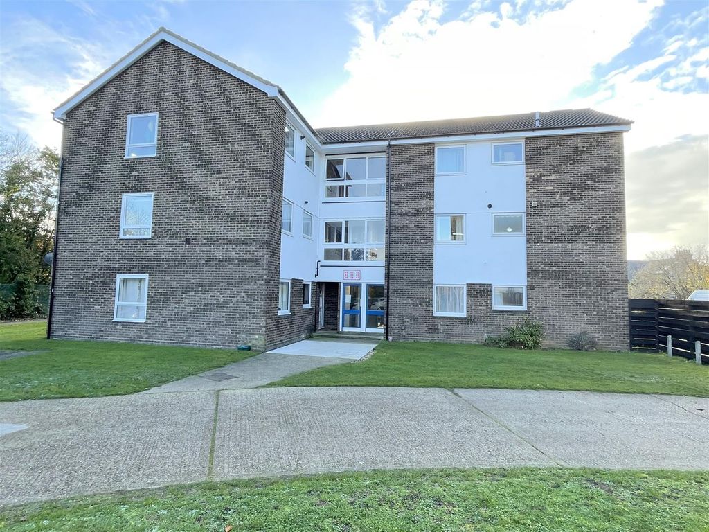2 bed flat for sale in Postmill Close, Ipswich IP4, £130,000