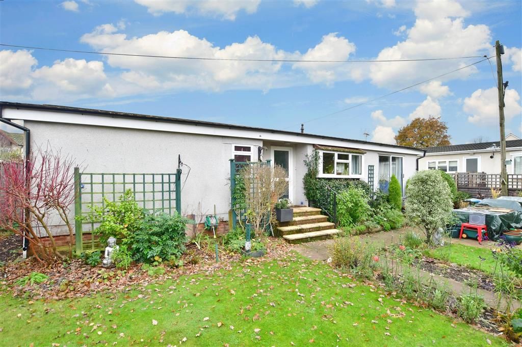 2 bed mobile/park home for sale in Broadway Park, Petersfield, Hampshire GU31, £185,000