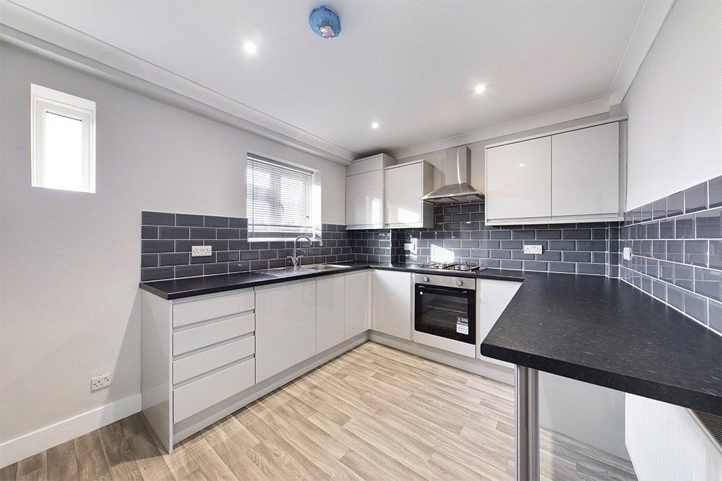 3 bed flat for sale in Field End Road, Pinner HA5, £325,000