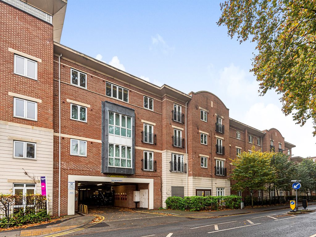 1 bed flat for sale in Grenfell Road, Maidenhead SL6, £210,000