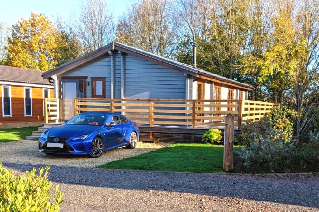 3 bed mobile/park home for sale in Frisby Lakes Luxury Lodge Park, Hoby Road, Melton Mowbray LE14, £270,000