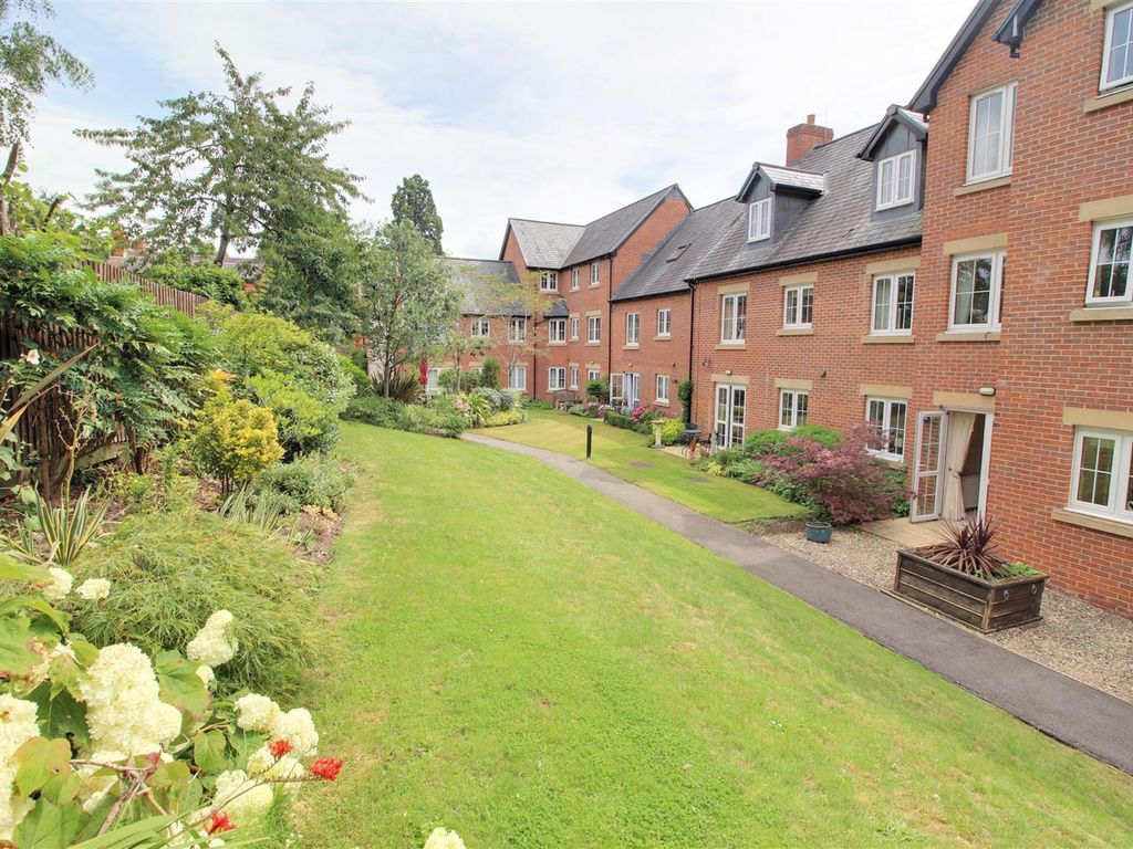1 bed flat for sale in Daffodil Court, Newent GL18, £114,950