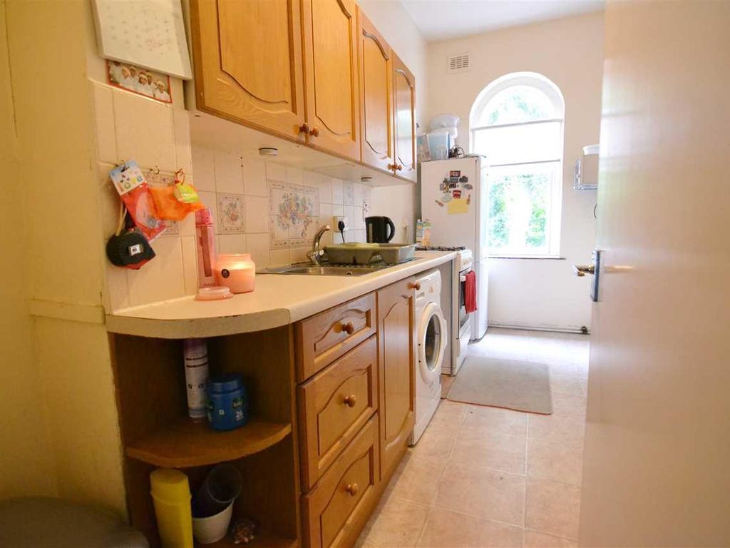 2 bed flat for sale in South Road, Smethwick B67, £125,000