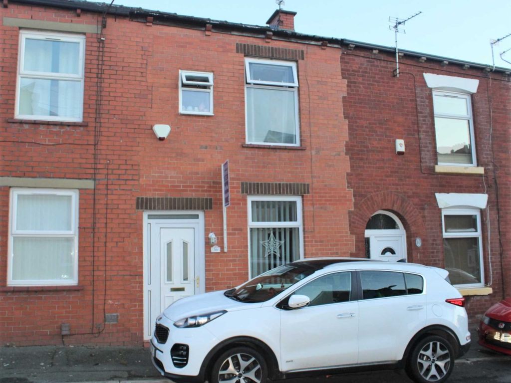 3 bed terraced house for sale in Stanley Street, Oldham OL9, £150,000