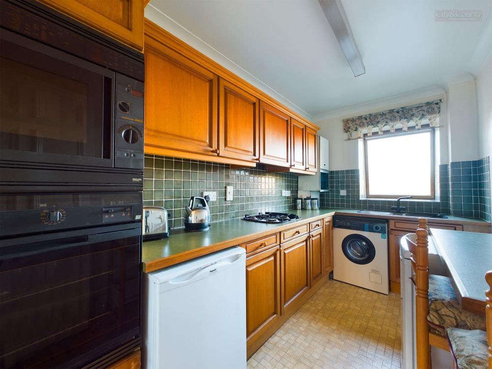 2 bed flat for sale in Huntly Grove, Peterborough PE1, £140,000