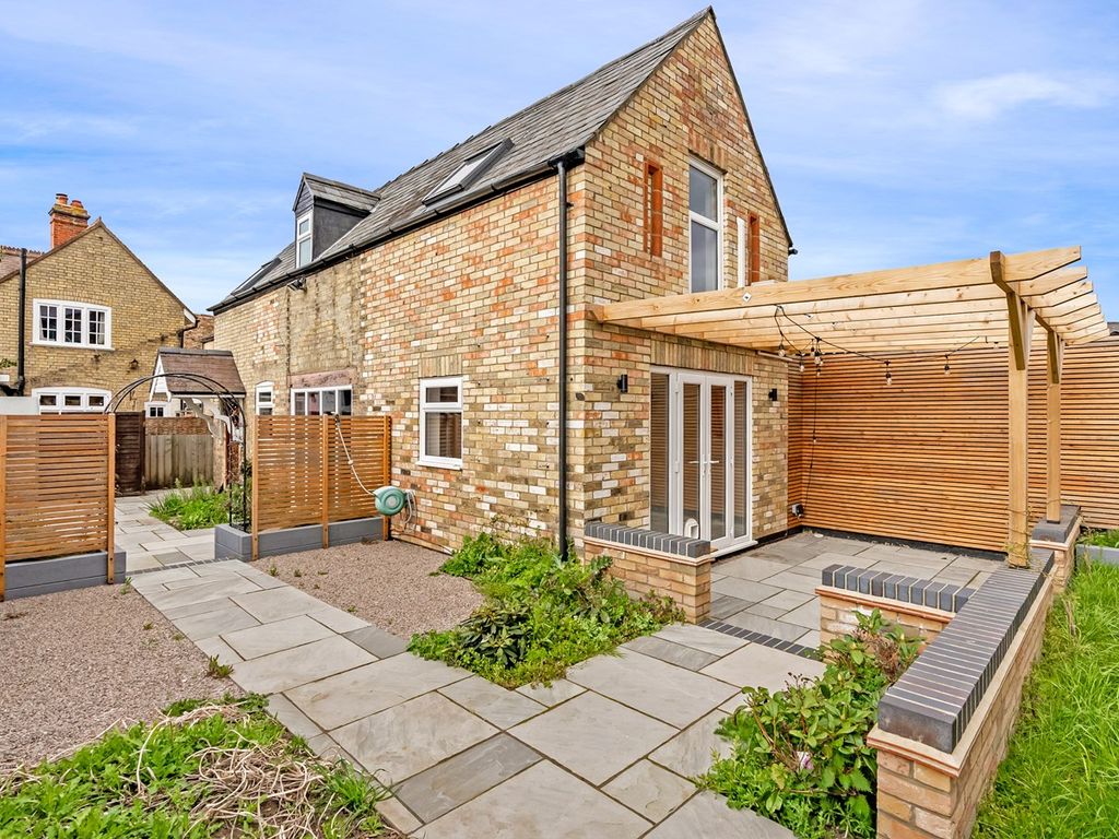 2 bed barn conversion for sale in 6A West Street, Godmanchester, Huntingdon PE29, £330,000