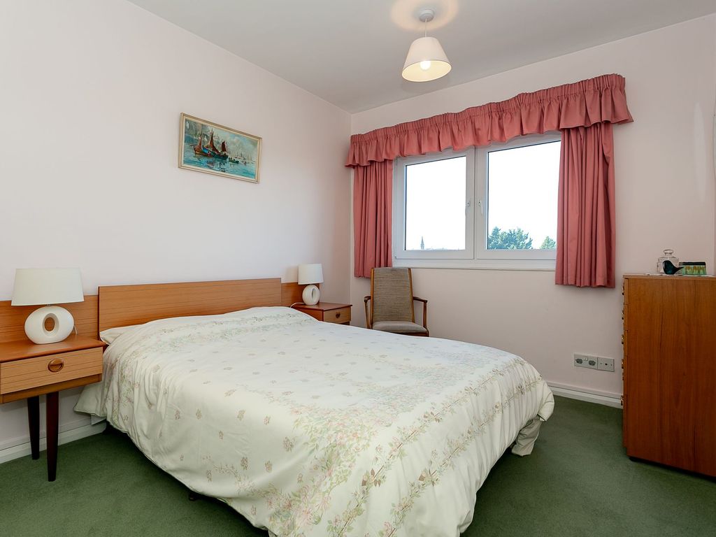 2 bed flat for sale in Park Parade, Harrogate HG1, £284,950
