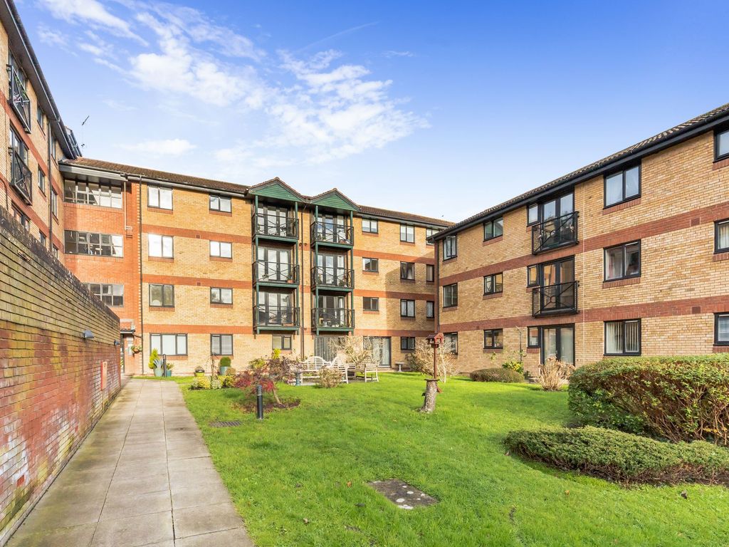 1 bed flat for sale in Tongdean Lane, Withdean BN1, £150,000