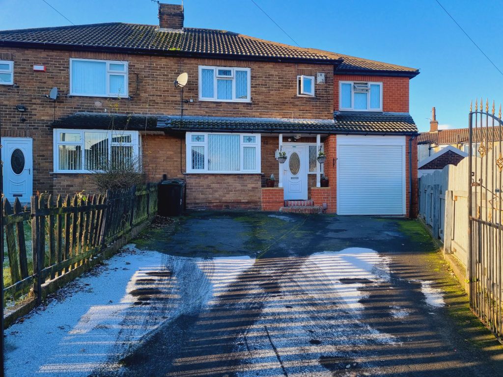 5 bed semi-detached house for sale in Dorset Close, Bradford BD5, £295,000