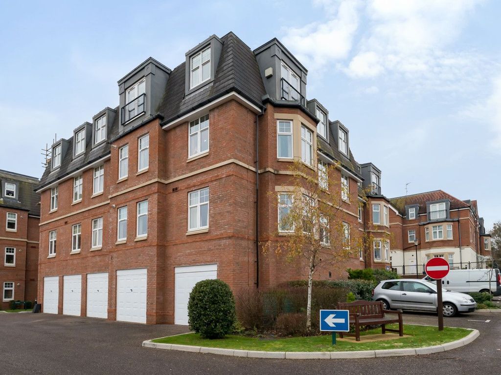 2 bed flat for sale in Haines House, Blagdon Village, Taunton, Somerset TA1, £220,000