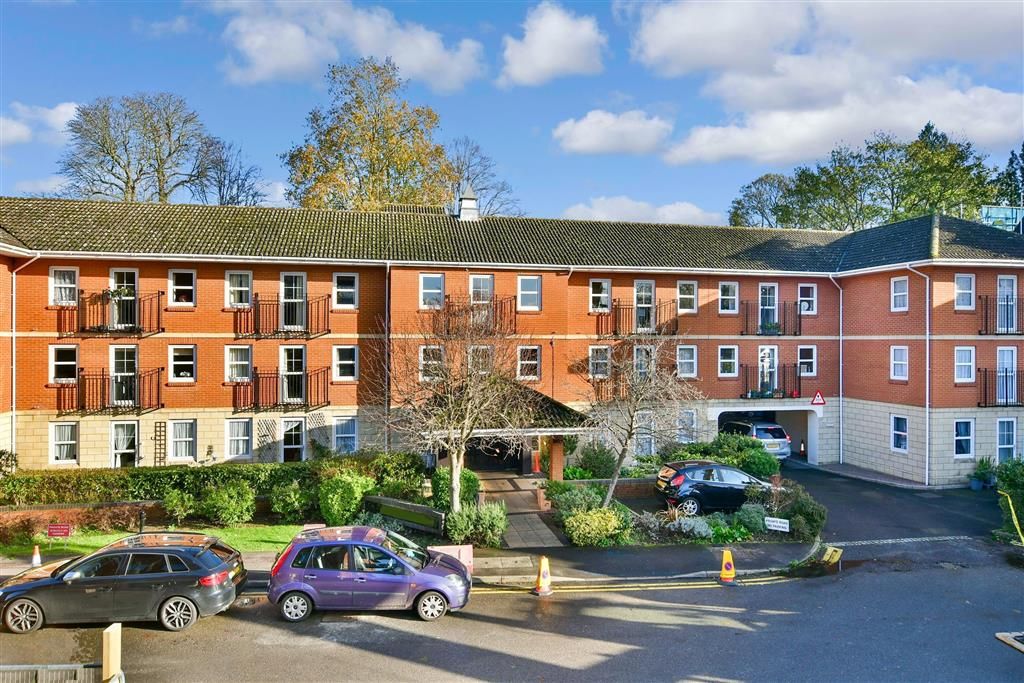 1 bed flat for sale in Roebuck Close, Reigate, Surrey RH2, £90,000