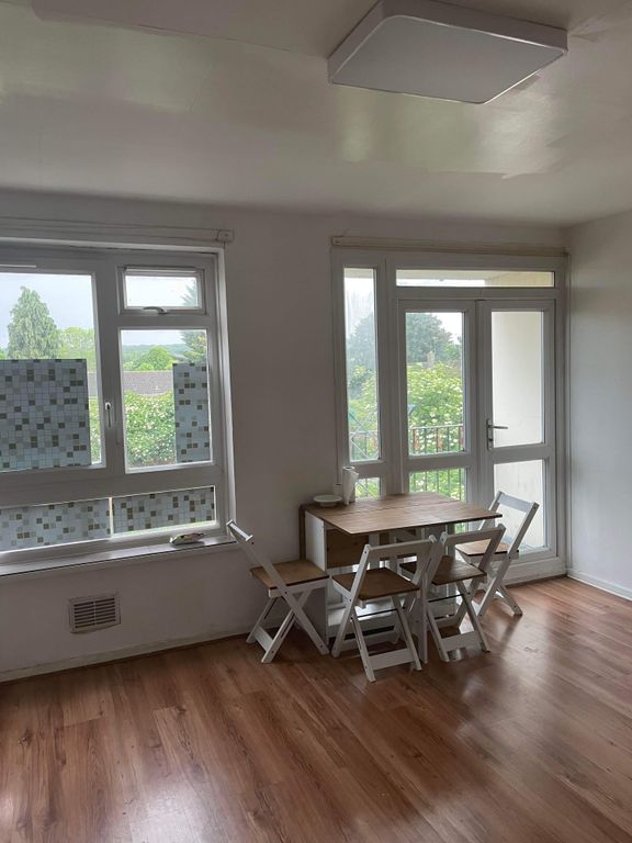 4 bed flat for sale in Sewell Road, London SE2, £260,000