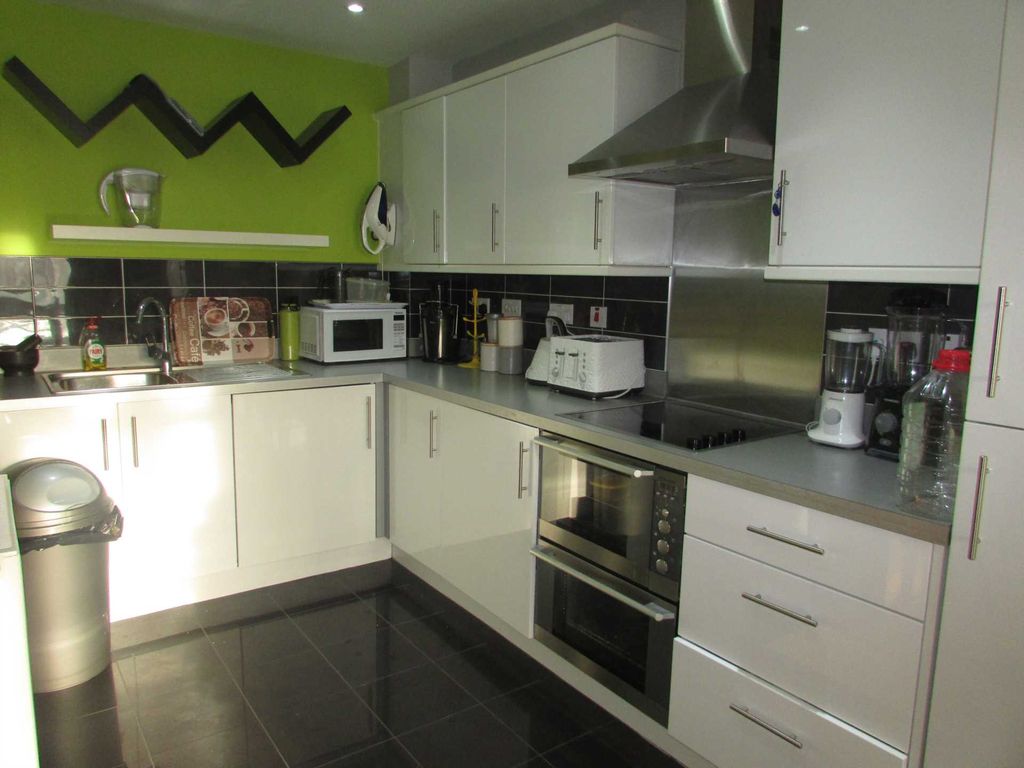1 bed flat for sale in Foster House, Borehamwood WD6, £259,950