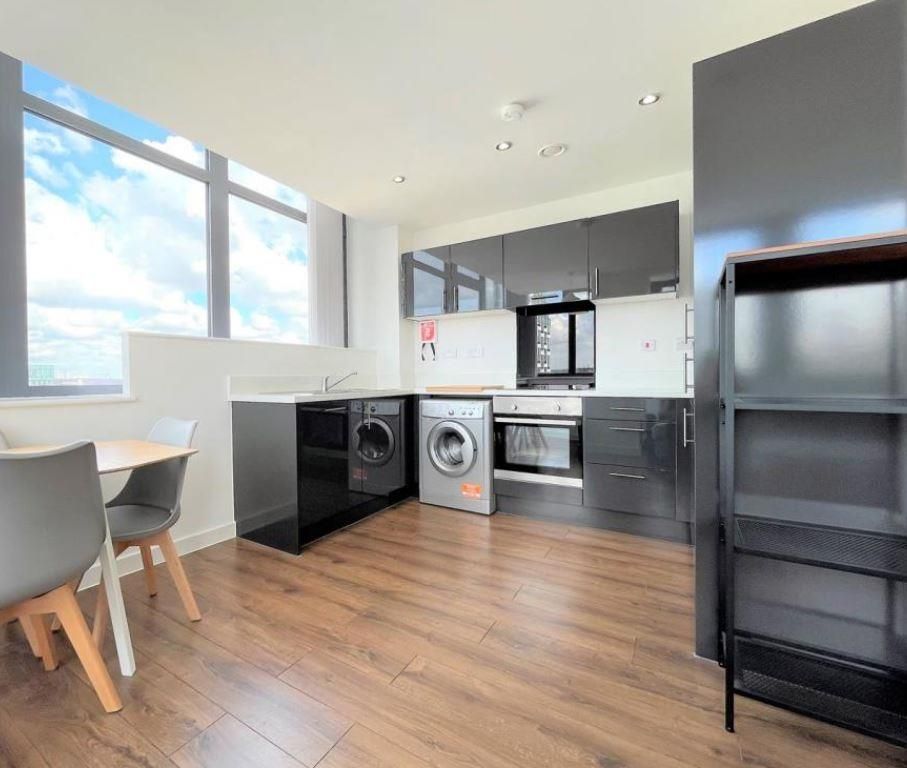 1 bed flat for sale in The Quays, Salford M50, £144,950