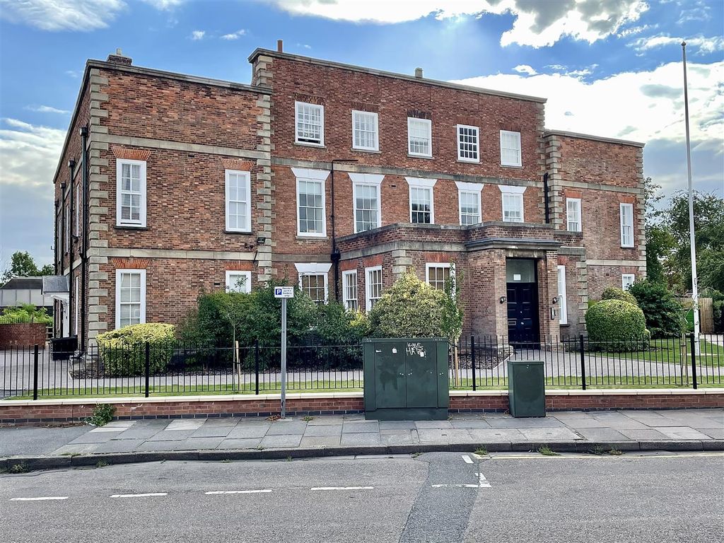 2 bed flat for sale in Balderton Gate, Newark NG24, £190,000