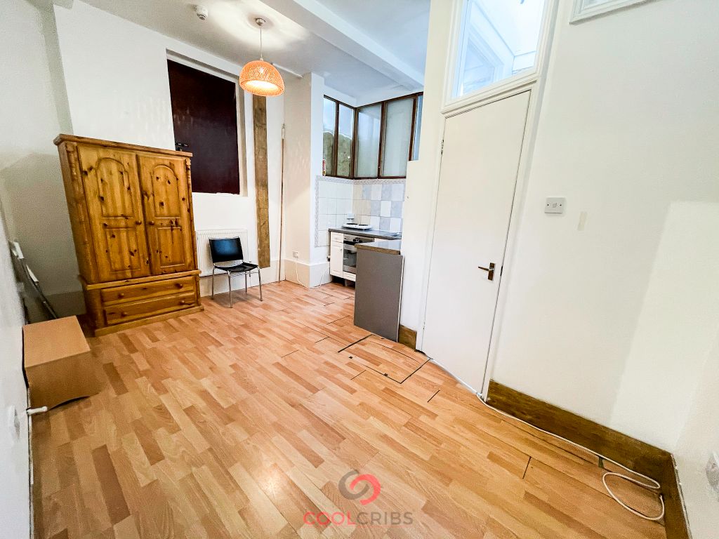 1 bed flat for sale in Caledonian Rd, Islington N1, £250,000