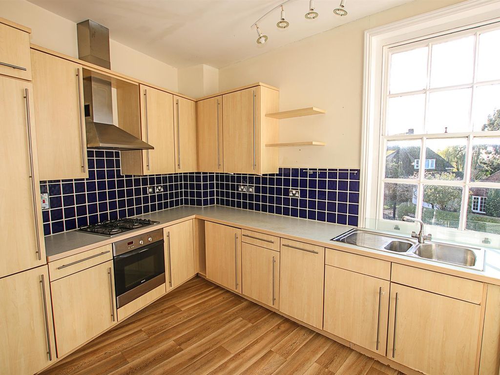 2 bed flat for sale in Green Road, Newmarket CB8, £220,000