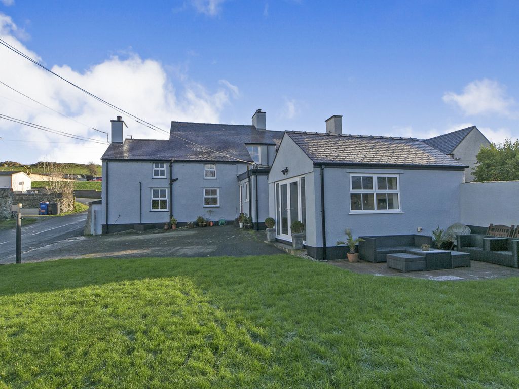 4 bed end terrace house for sale in Carreglefn, Amlwch LL68, £250,000