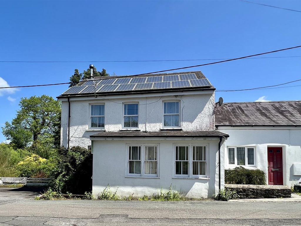 4 bed detached house for sale in Llandeilo SA19, £335,000