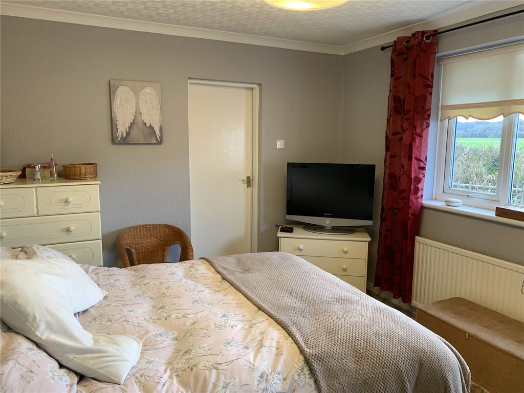 2 bed bungalow for sale in Llanfrothen, Penrhyndeudraeth, Gwynedd LL48, £220,000