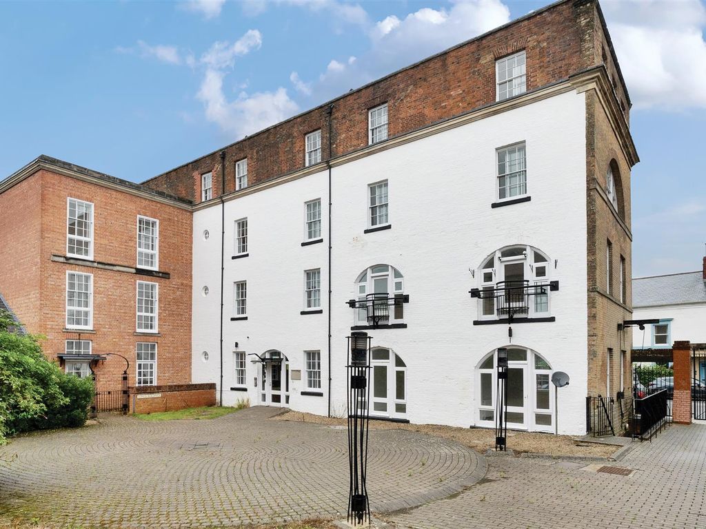 2 bed flat for sale in Snuff Court, Snuff Street, Devizes SN10, £190,000