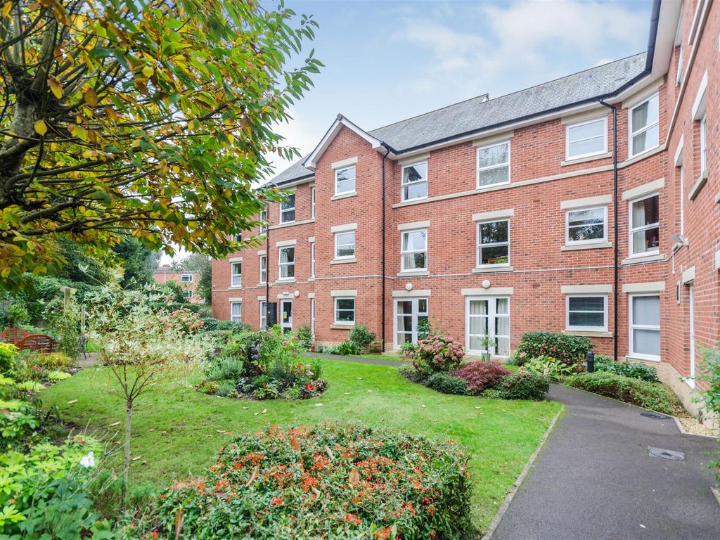 1 bed flat for sale in Sanderling Court, Wimborne Road, Bournemouth BH2, £145,000