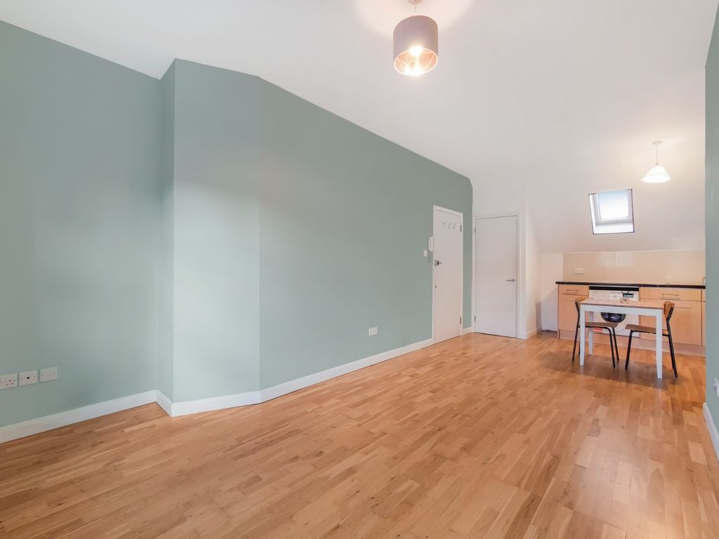 1 bed flat for sale in New Cross Road, London SE14, £250,000