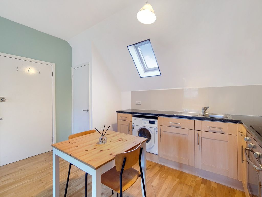 1 bed flat for sale in New Cross Road, London SE14, £250,000