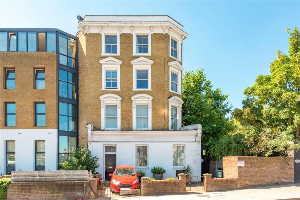 1 bed flat for sale in New Cross Road, London SE14, £250,000