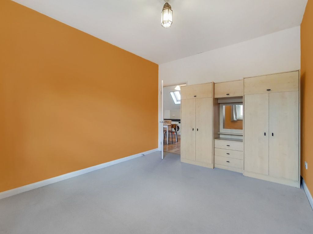 1 bed flat for sale in New Cross Road, London SE14, £250,000