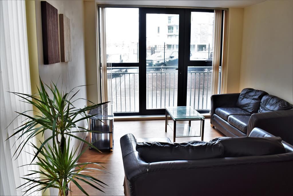 2 bed flat for sale in Quebec Building, Bury Street, Manchester M3, £180,000