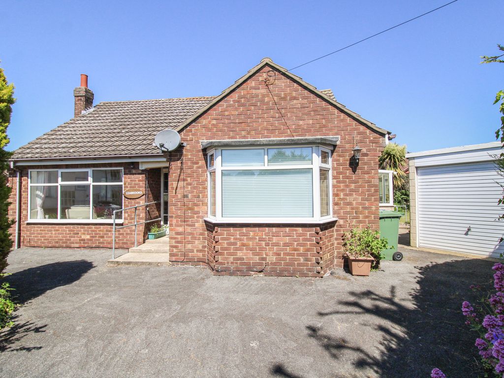 2 bed detached bungalow for sale in Skinners Lane, Waltham DN37, £259,950