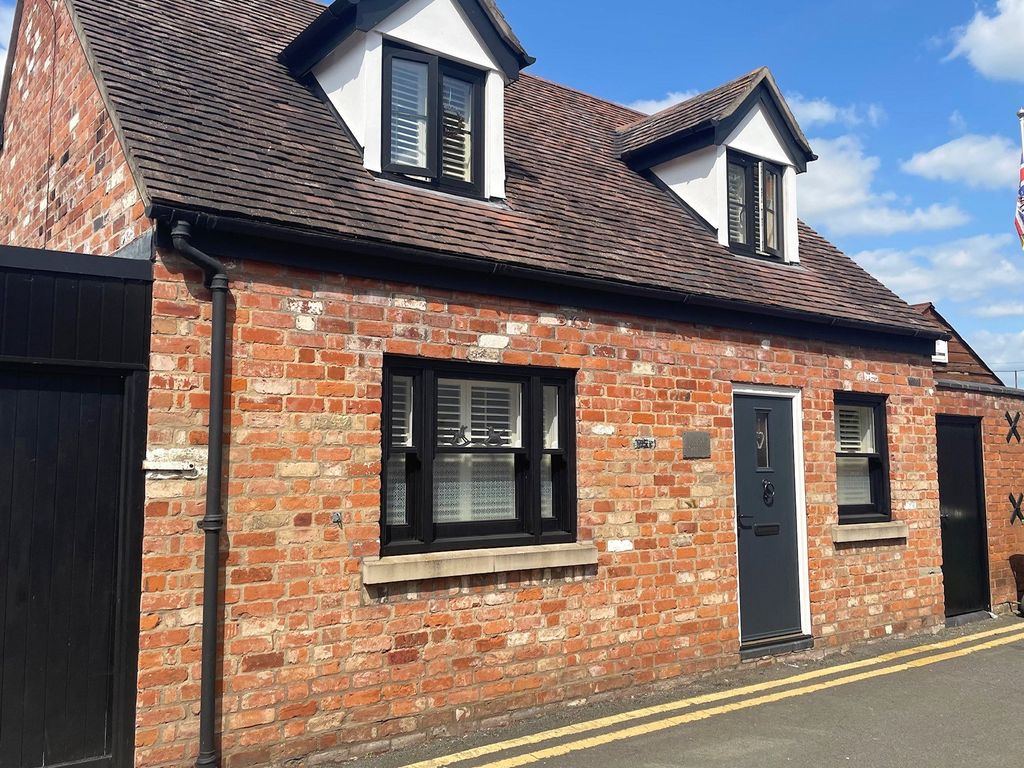 2 bed detached house for sale in Trinity Street, Tewkesbury, Gloucestershire GL20, £260,000