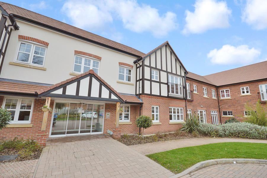 1 bed flat for sale in Ravenshaw Court, Four Ashes Road, Bentley Heath, Solihull B93, £230,000
