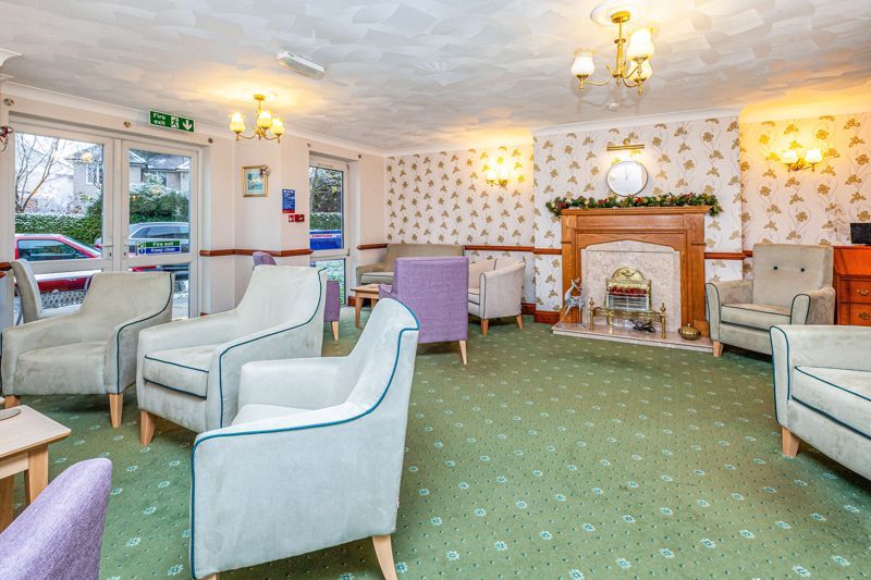 1 bed flat for sale in The Meads, Windsor SL4, £185,000