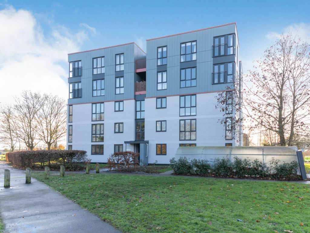2 bed flat for sale in Earlswood Way, Colchester CO2, £190,000