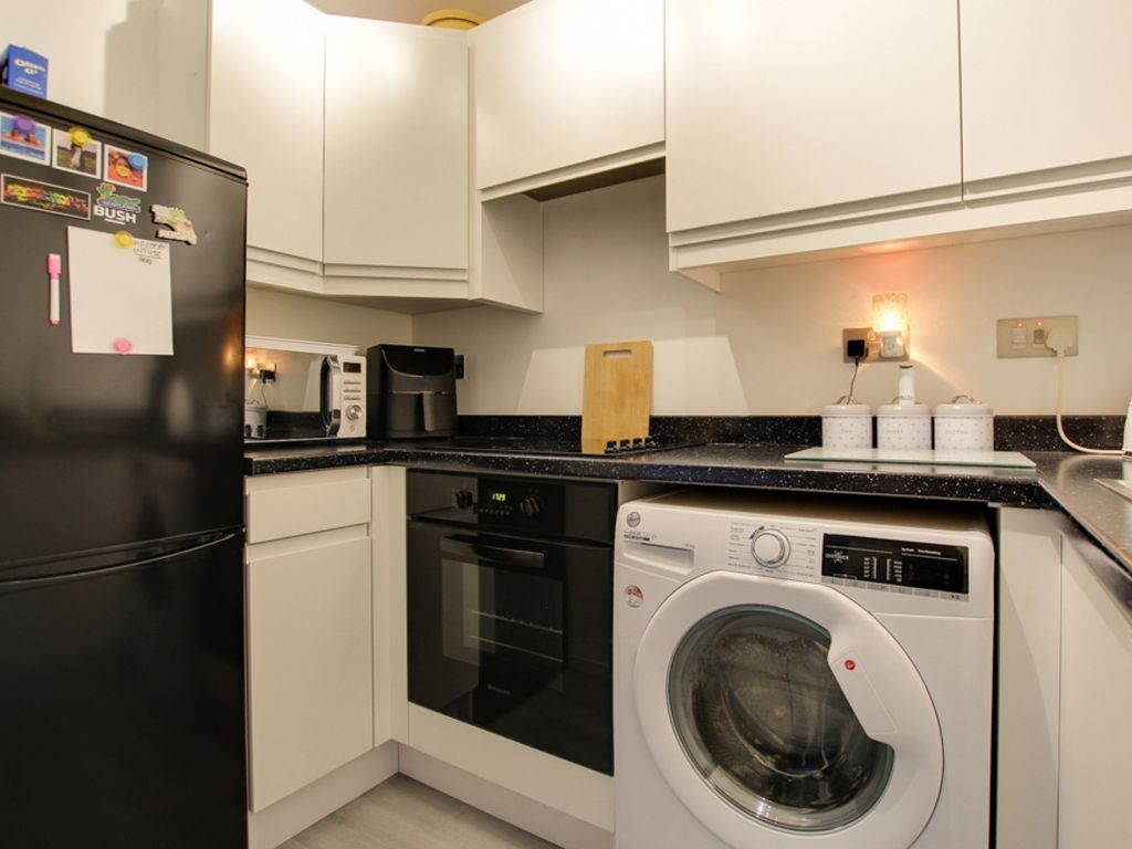 1 bed flat for sale in Royal Oak Drive, Wickford SS11, £195,000